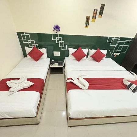 Hotel Kailash Park- Near International Airport Мумбаи Экстерьер фото